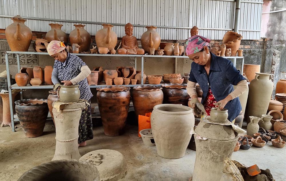 Bau Truc Pottery Village