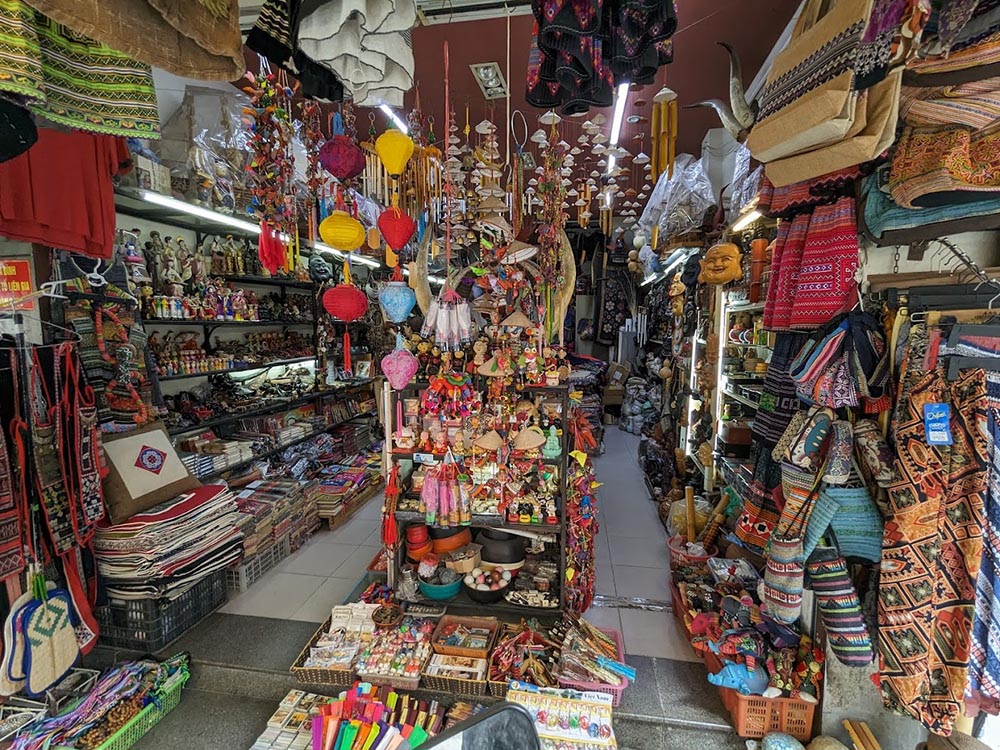 Phu Lam Souvenir Shop