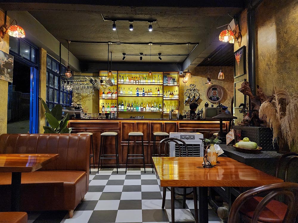 Saparis Eatery & Cocktail Bar