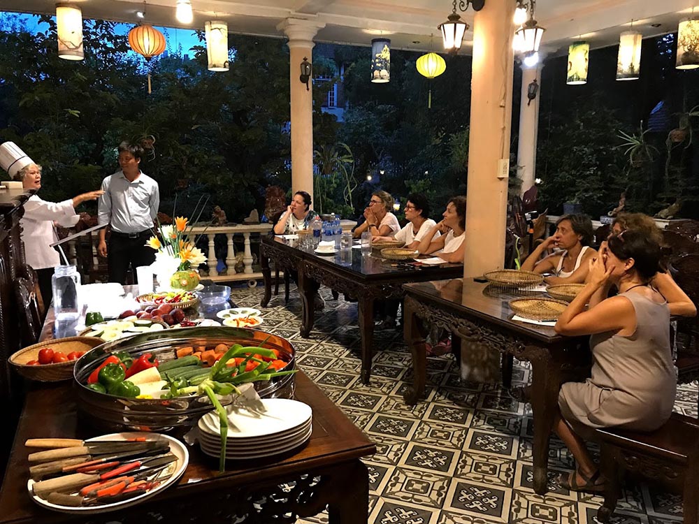 Tinh Gia Vien Restaurant