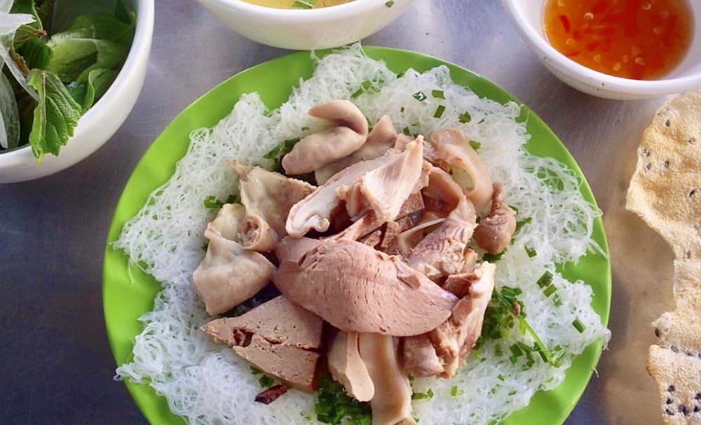 Bánh Hỏi Lòng Heo (Rice Vermicelli with Pork Intestine)