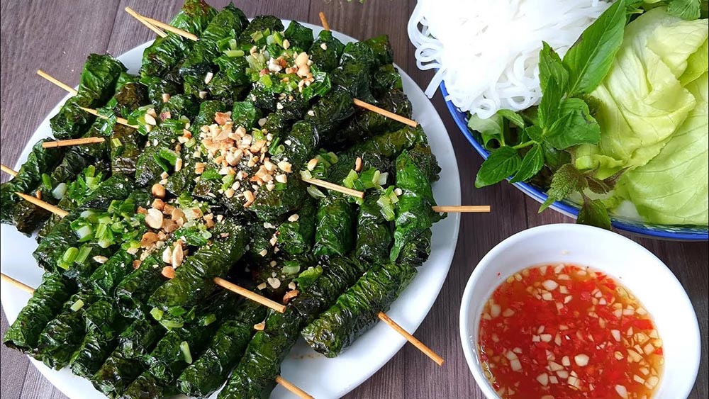 Bò Cuốn Lá Lốt (Grilled Beef in Lolot Leaf)