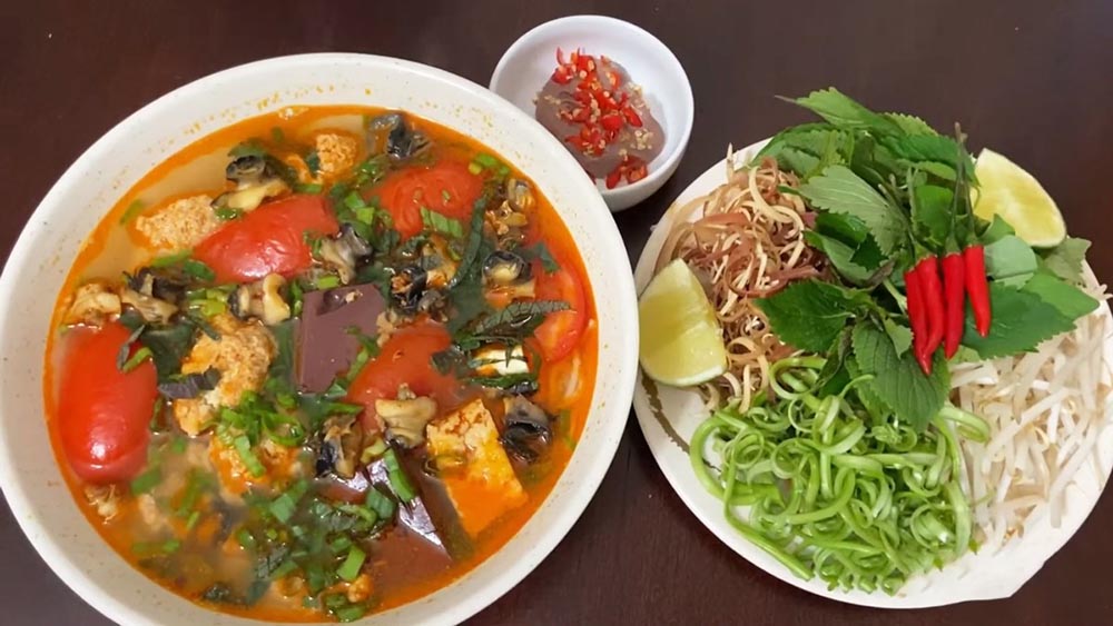 Bún Ốc Riêu Cua (Vermicelli with Crab Soup)