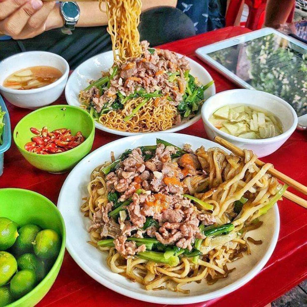 Phở Xào (Stir-Fried Noodles)